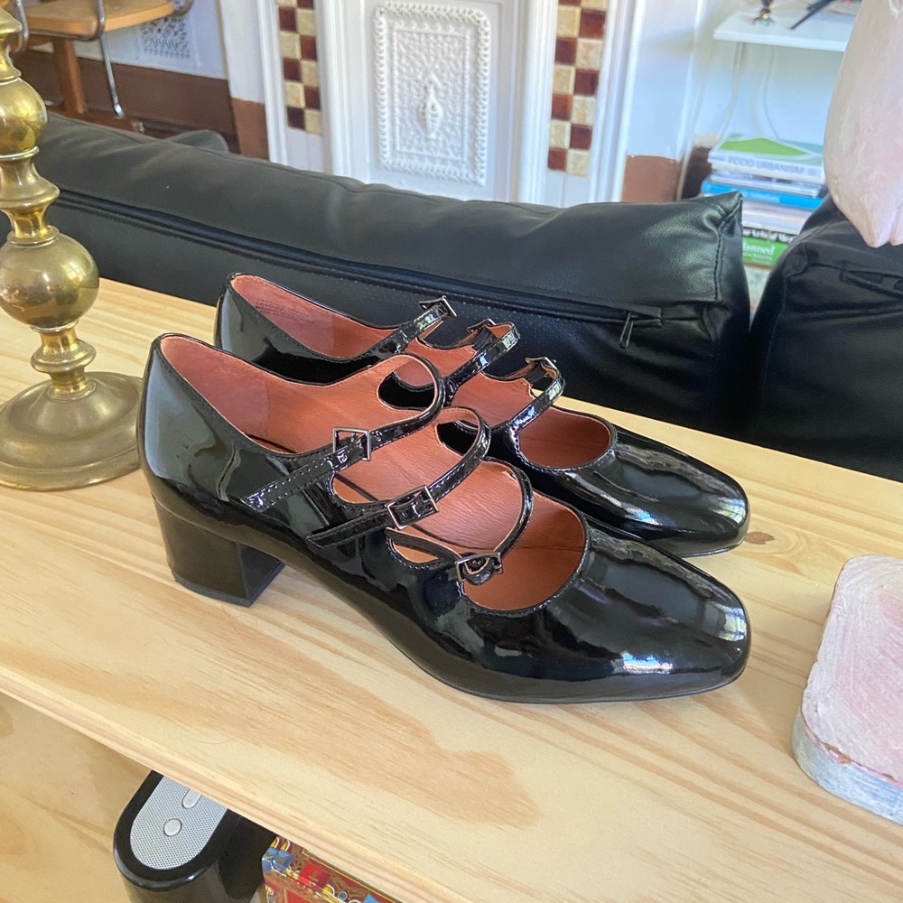 3 strap Mary Jane Patent Heels Intentionally Blank size 8